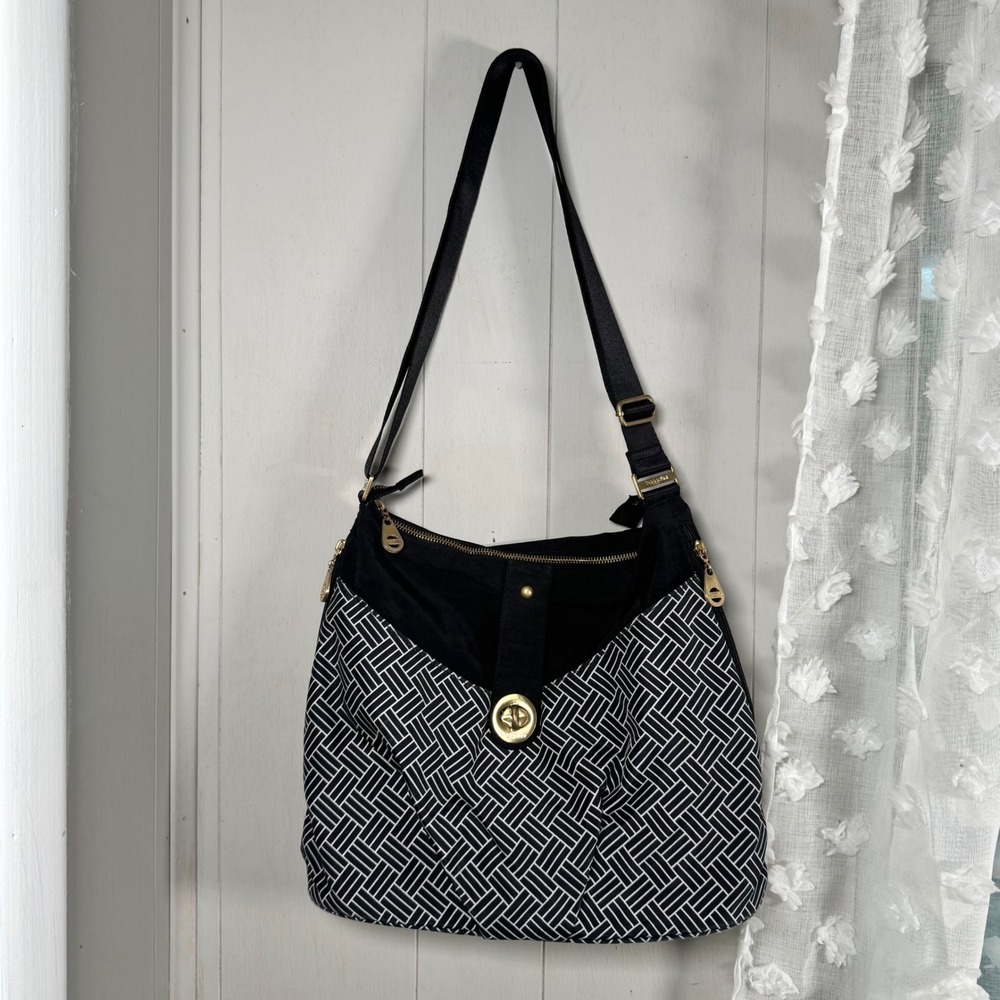 Baggallini‎ Geometric Print Crossbody Bag Black White Modern Turn Lock Zip